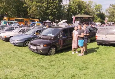 Samochody takie brzydkie, że aż ładne. Kochane wbrew zdrowemu rozsądkowi