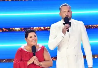 Top of the Top Sopot Festival 2024: Marcin Prokop uklęknął na scenie przed Dorotą Wellman. Tej sceny widzowie Top of The Top nie zapomną!