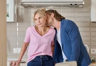 W nowych odcinkach 3891-3894 "Na Wspólnej": Tragedia Berga, zazdrość, aresztowanie i koszmary przeszłości