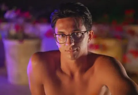 Wojtek z "Hotelu Paradise 7" pokazał zdjęcie bez koszulki. Trudno go rozpoznać