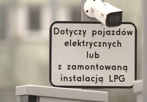 Tablice z zakazem wjazdu samochódów elektrycznych. Czy są legalne?