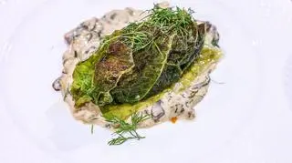 Gołąbki wołowe z sosem z palonej papryki