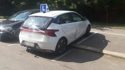 Instruktor nauki jazdy szkolił kursanta mimo sądowego zakazu. Policja przerwała lekcję