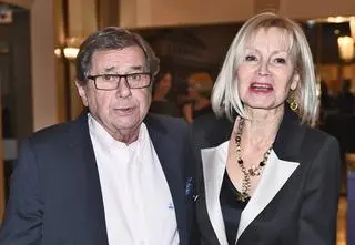 Janusz Gajos i Elżbieta Brożek — historia miłości, wszystkie żony aktora. Czy Janusz Gajos ma dzieci?