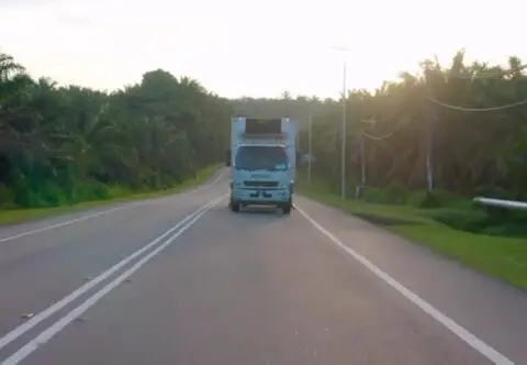 Ciężarówką przez Malezję - Dawid Andres na wyspie Tioman i w Singapurze