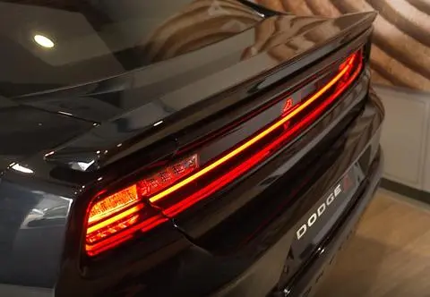 Elektryczny, ale ryczy jak V8 – Dodge Charger Daytona z mandatem za hałas