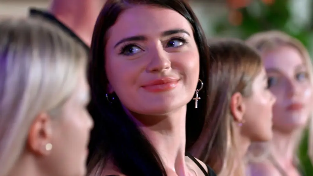 TVN7_MAX_PRORES_HOTEL_PARADISE_EXTRA_S09_ODC_39