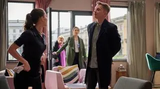 Aktualnie czytasz: "Na Wspólnej" w odcinkach 3825 - 3827: Alkohol, awantura o bar, nalot policji i odebranie dziecka!