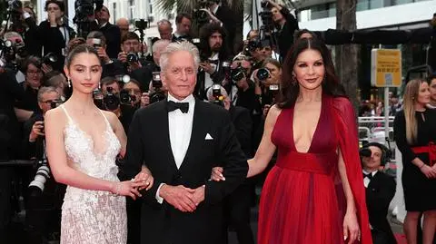 Carys Douglas z rodzicami