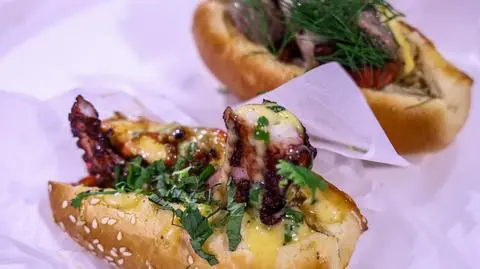 Olga Kiszniewska: Hot dog polski // 
 Hot Dog z ośmiornicą