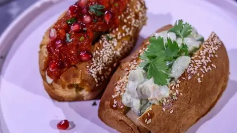 Anna Jaworska: Hot dog z kiełbaską jagnięco-wołową//Hot dog z posiekaną krewetką.