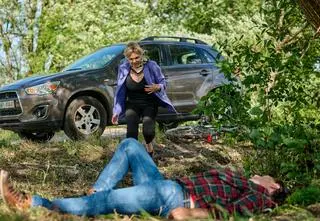 "Na Wspólnej" odc.  4086. Boska oszukana przez mężczyznę z lasu?! Dlaczego się zatrzymała?[STRESZCZENIE]