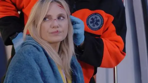 "Na Wspólnej" odc. 4076. Monika ledwo uszła z życiem. To nie ona miała być celem zamachu [STRESZCZENIE]