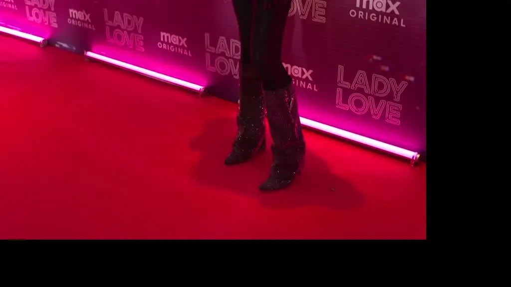 241203 LADY LOVE premiera_lata 80