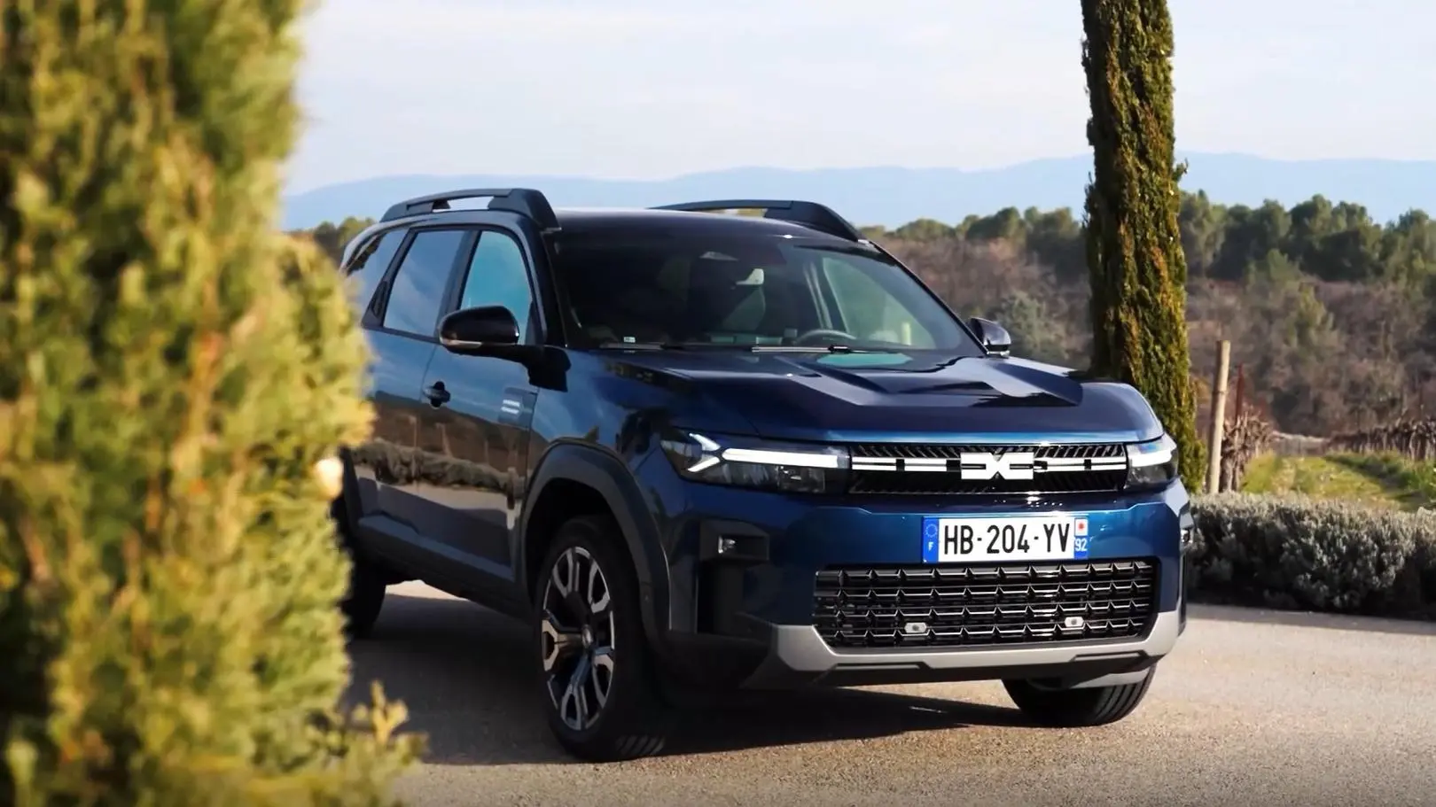 Dacia Bigster: wymiary porównywalne z Toyotą RAV4 - TVN