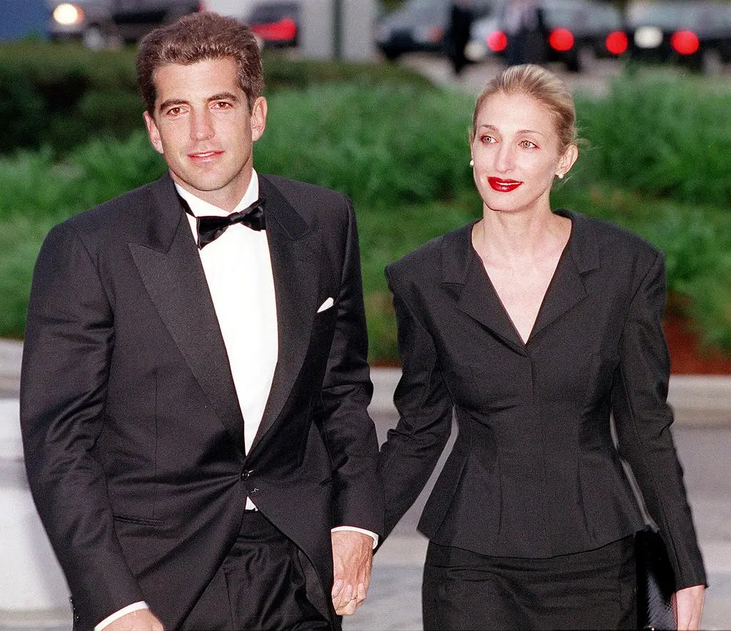 John F. Kennedy Jr z żoną Carolyn