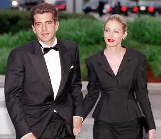 John F. Kennedy Jr z żoną Carolyn