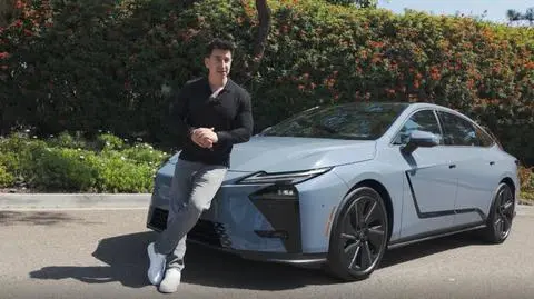 Nowy Lexus ES jako hybryda i elektryk. Ponad 5 metrów komfortu w japońskim wydaniu