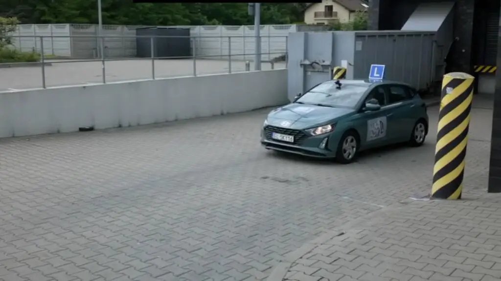 Kursant Darek rusza na wzniesieniu.