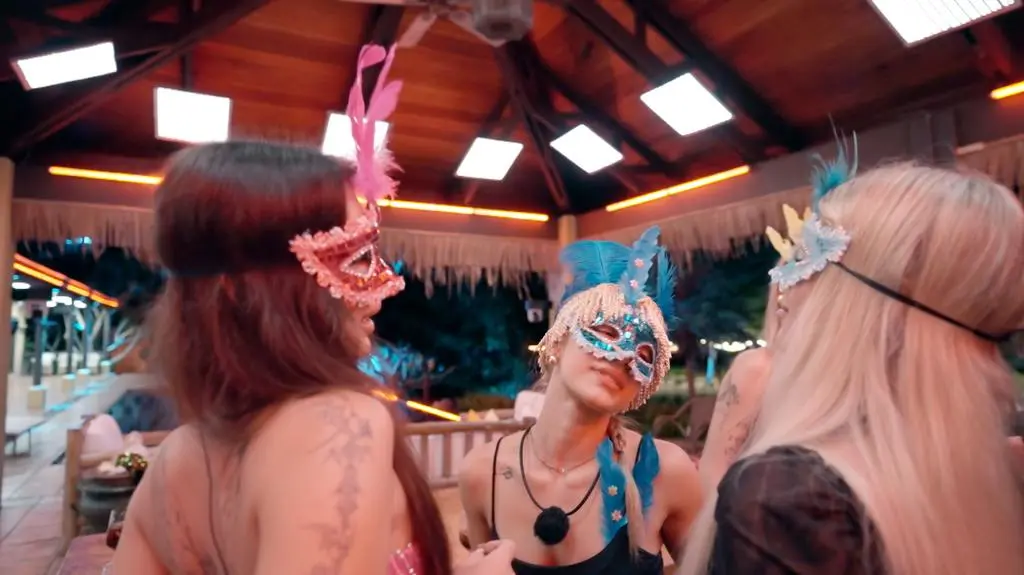 TVN7_PRORES_HOTEL_PARADISE_S10_ODC_18_POP1