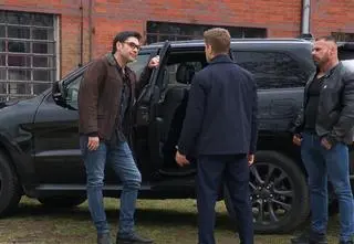 "Na Wspólnej" odc. 4020. Tajemniczy mężczyzna na komisariacie. Co knuje?[PRZED EMISJĄ w TV]