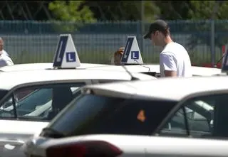 Czy 17-latkowie rzucili się na prawo jazdy? Pierwsze dane po zmianie przepisów