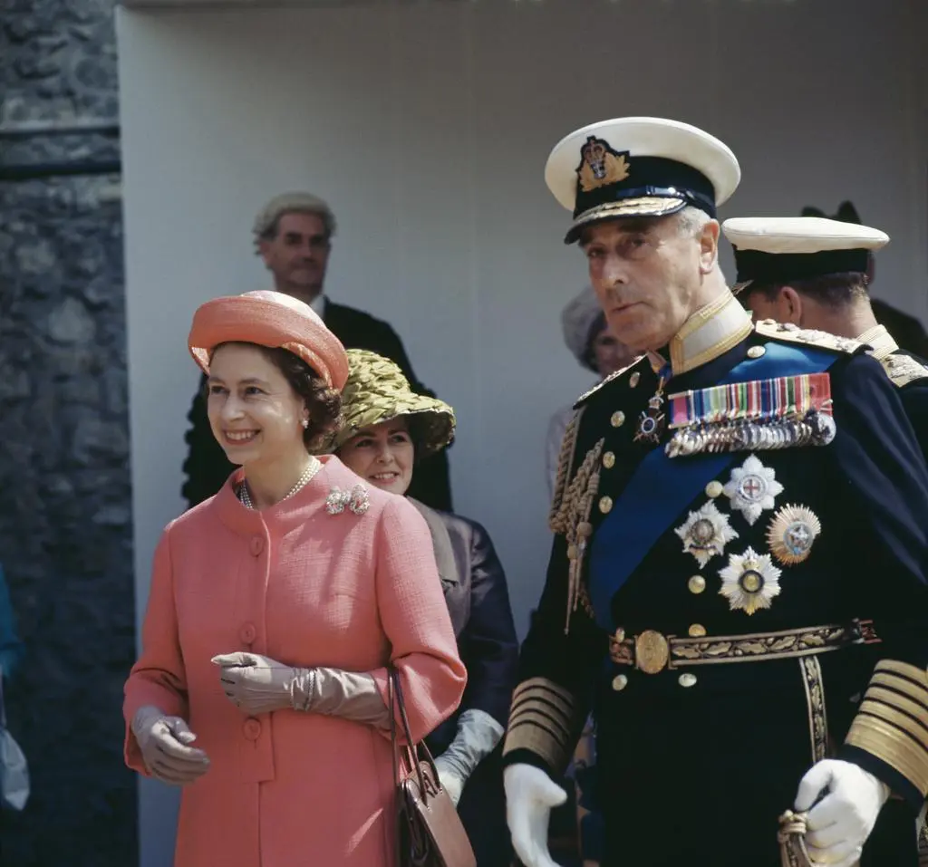 Królowa Elżbieta i Louis Mountbatten