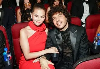 Poznali się, gdy miała 16 lat. Teraz Selena Gomez i Benny Blanco są już małżeństwem!