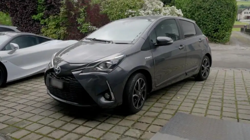 Jacek w Szwajcarii – polowanie na Toyotę Yaris Hybrid