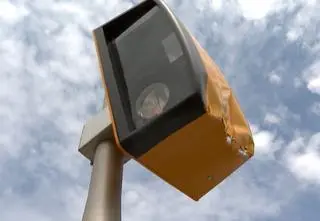 Fotoradar zniszczony siekierą będzie miał „kamerę stróża”