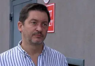 "Na Wspólnej" PRZED EMISJĄ odcinka 3902 w TV: Berg wyznaje Antkowi, że jest jego ojcem!