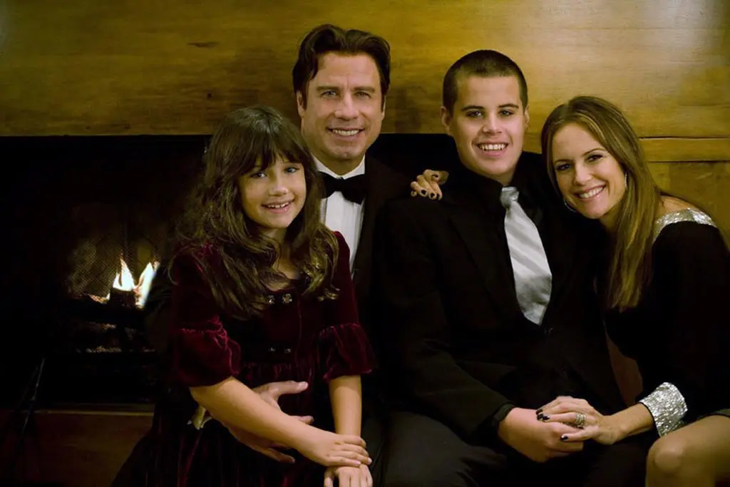 John Travolta i Kelly Preston z dziećmi: córką Ellą Bleu i synem Jettem