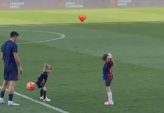 Anna Lewandowska nie ukrywa już twarzy córek. Na meczu wszystkie oczy skupione były na nich