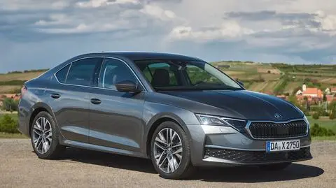 Nowa Skoda Octavia będzie elektryczna, ale producent nie porzuca silników spalinowych 