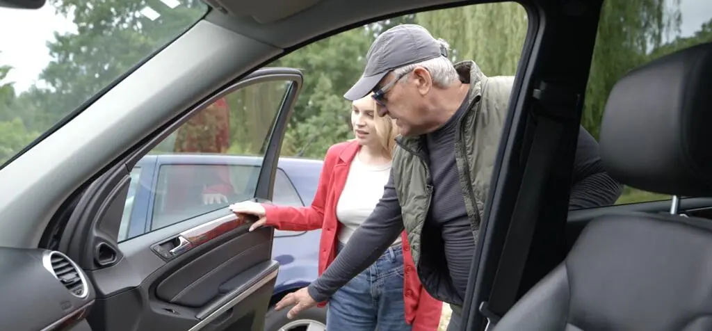 Plan serialu "Przesmyk": pirotechnik opowiada o przygotowaniu samochodu do eksplozji ładunku wybuchowego