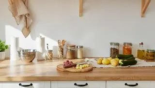 Mistrz próbuje w trakcie gotowania i nie boi się doprawiać