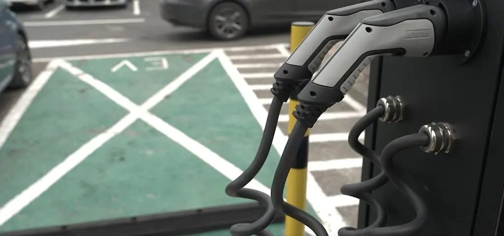 Nie wiemy, jak długo potrwa paliwowy kryzys. Co zrobić – może przesiąść się na elektryka?