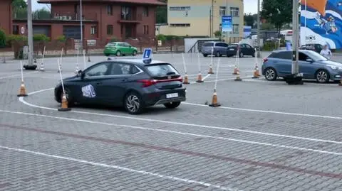 Nauka jazdy. Kierunkowskazy, kierunki jazdy i trudne zawracanie