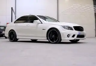 Zawodowi handlarze: Mercedes C63 AMG z Japonii, Ford Escape i nietypowa laweta 