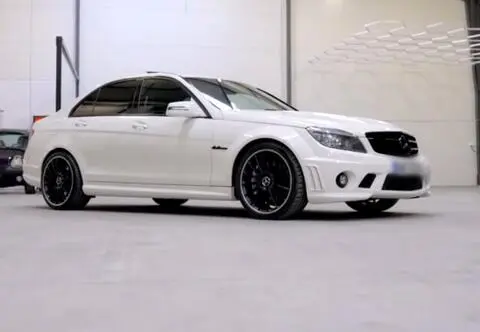 Zawodowi handlarze: Mercedes C63 AMG z Japonii, Ford Escape i nietypowa laweta 