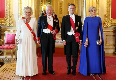 Nietypowy gest na przyjęciu u Karola III. Pierwsza dama Francji mogła poczuć się dotknięta