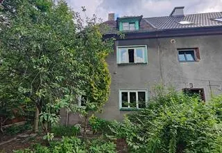 "Zróbmy sobie dom". W Bytomiu historia zatacza koło! Dom Niebieskich zbudowała kolektywnie społeczność osiedla