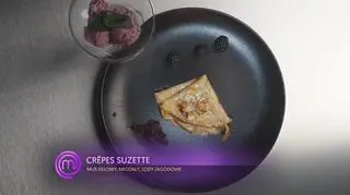 Crepe Suzette z musem figowym i lodami jagodowo-figowymi z posypką migdałową