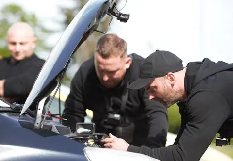 Mobilni mechanicy. Hamulce w ciężarówce, obroty w motocyklu i Toyota, która nie odpala 