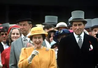 "Porchie" był ojcem księcia Andrzeja? Plotkowano o jego romansie z królową Elżbietą II