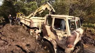 Terenowe upalanie ciężarówkami. Zobacz, jak wygląda offroad wagi ciężkiej!