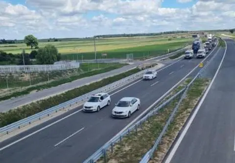 Ruch na drogach wojewódzkich praktycznie się nie zmienił. Są jednak wyjątki. Dane GDDKiA 