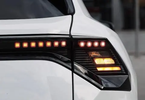 Urban Cruiser na prąd: Toyota, która ma w sobie dużo Suzuki