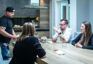 Weganka i myśliwy przy jednym stole. W końcu nie wytrzymała. Jej pytanie zmroziło wszystkich [PRZED EMISJĄ W TV]