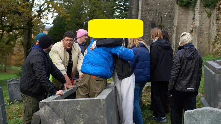 Chwile grozy w "The Traitors. Zdrajcy". Gracze zamknięci w trumnach. Kto odpadł? Ile pieniędzy zdobyli uczestnicy?